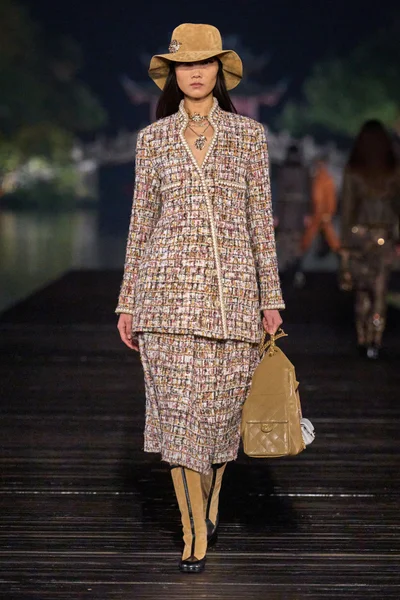 Look 26